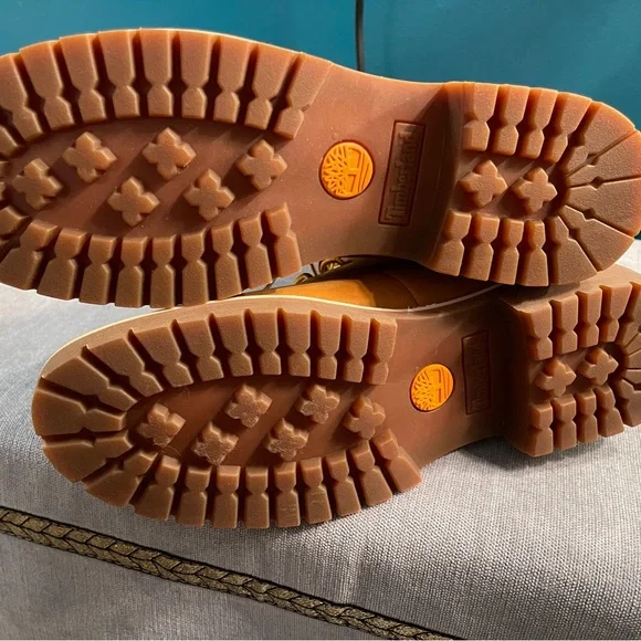 14” Timberland Women's Lace Up High Boots, 9.5 Wheat Nubuck, Construction - Picture 6 of 10